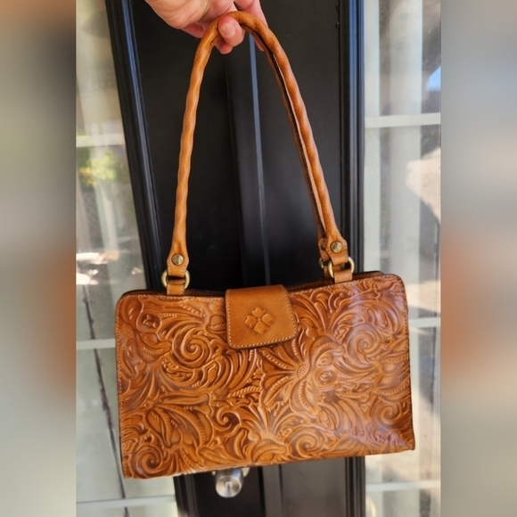 Patricia Nash Handbags - Patricia Nash Rienzo Leather Shoulder Bag. Model: Rienzo. Group: Burnished